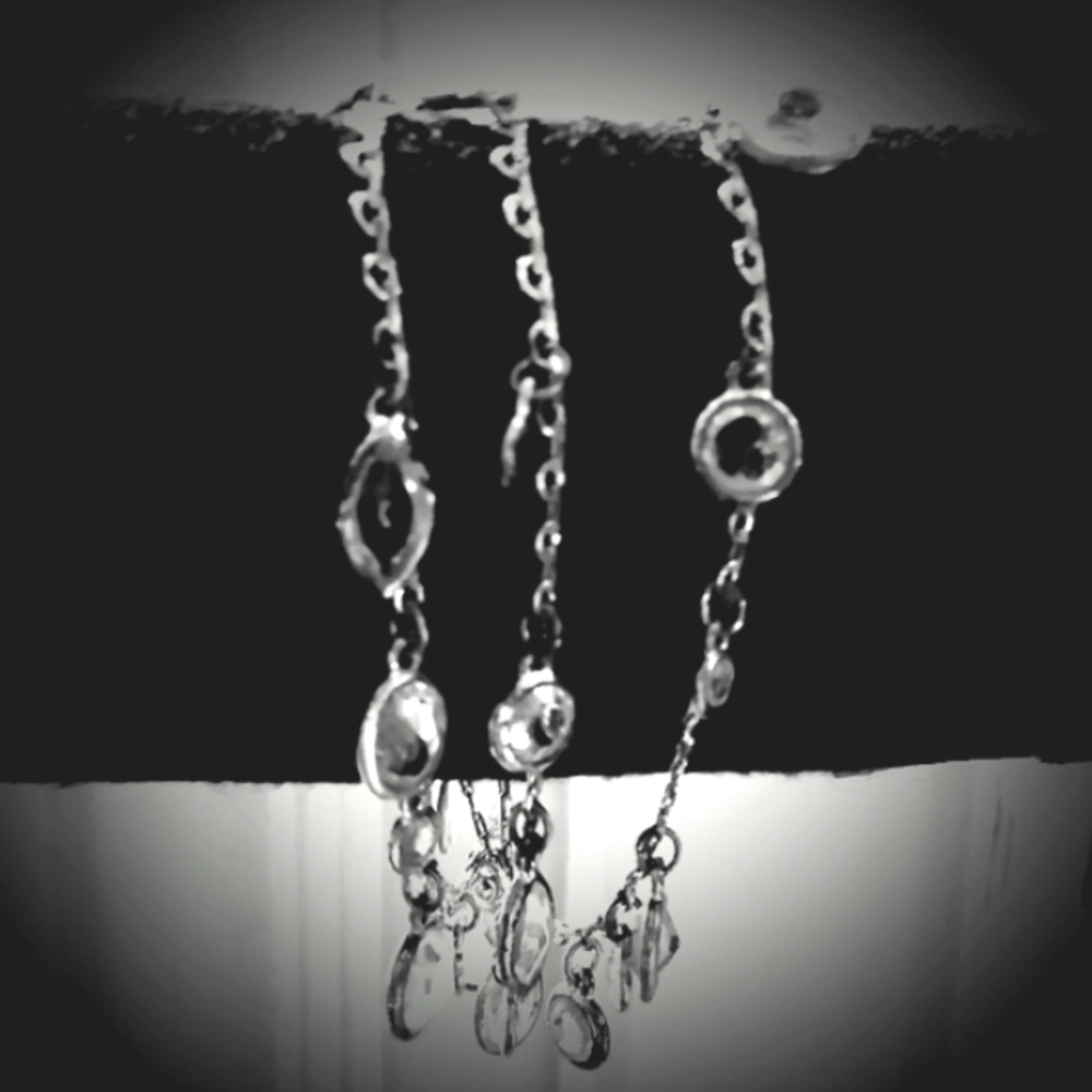 Vtg. Costume silvertone 3 strand  rhinestone bracelet - Picture 6 of 6